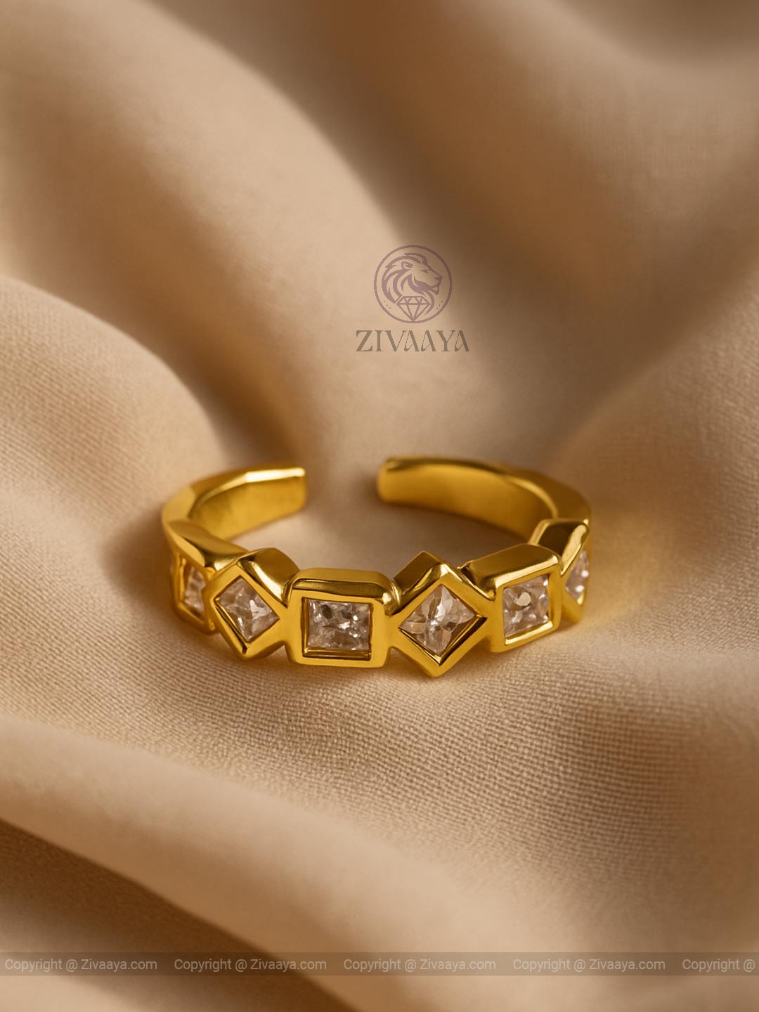 Regal Emerald Diamond Ring | Zivaaya