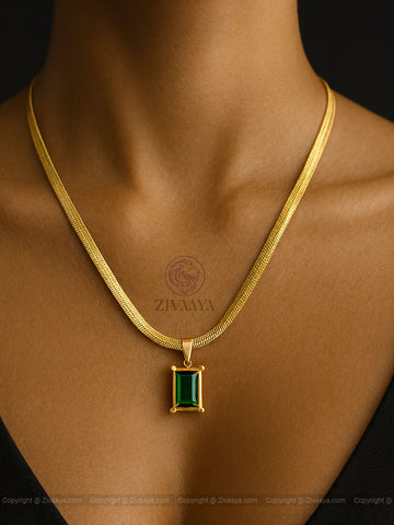 Elegant emerald charm necklace – Zivaaya